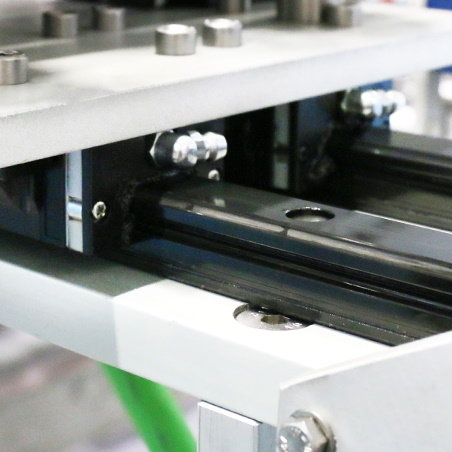 Hersteller von Verpackungsmaschinen standardisiert sein Maschinenprogramm mit NSK-Linearführungen